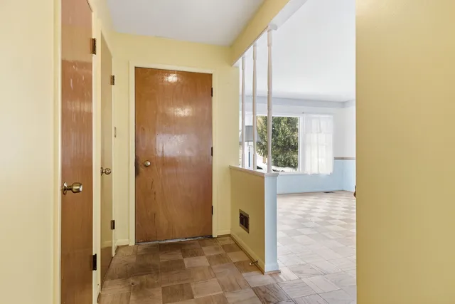 $429,999 | 943 Oxford Street, Downers Grove, IL 60516