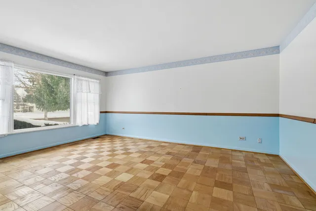 $429,999 | 943 Oxford Street, Downers Grove, IL 60516