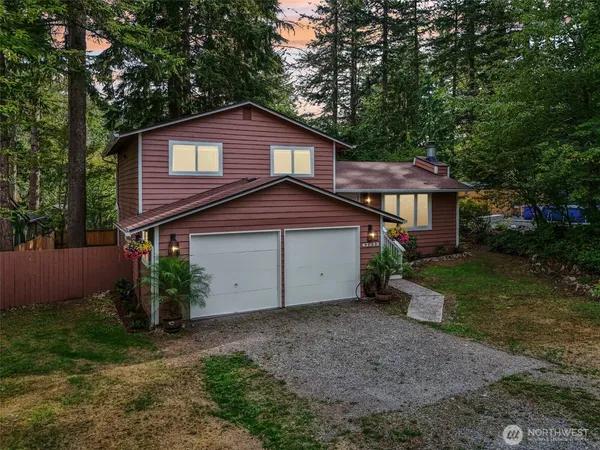 a view of a house with a yard