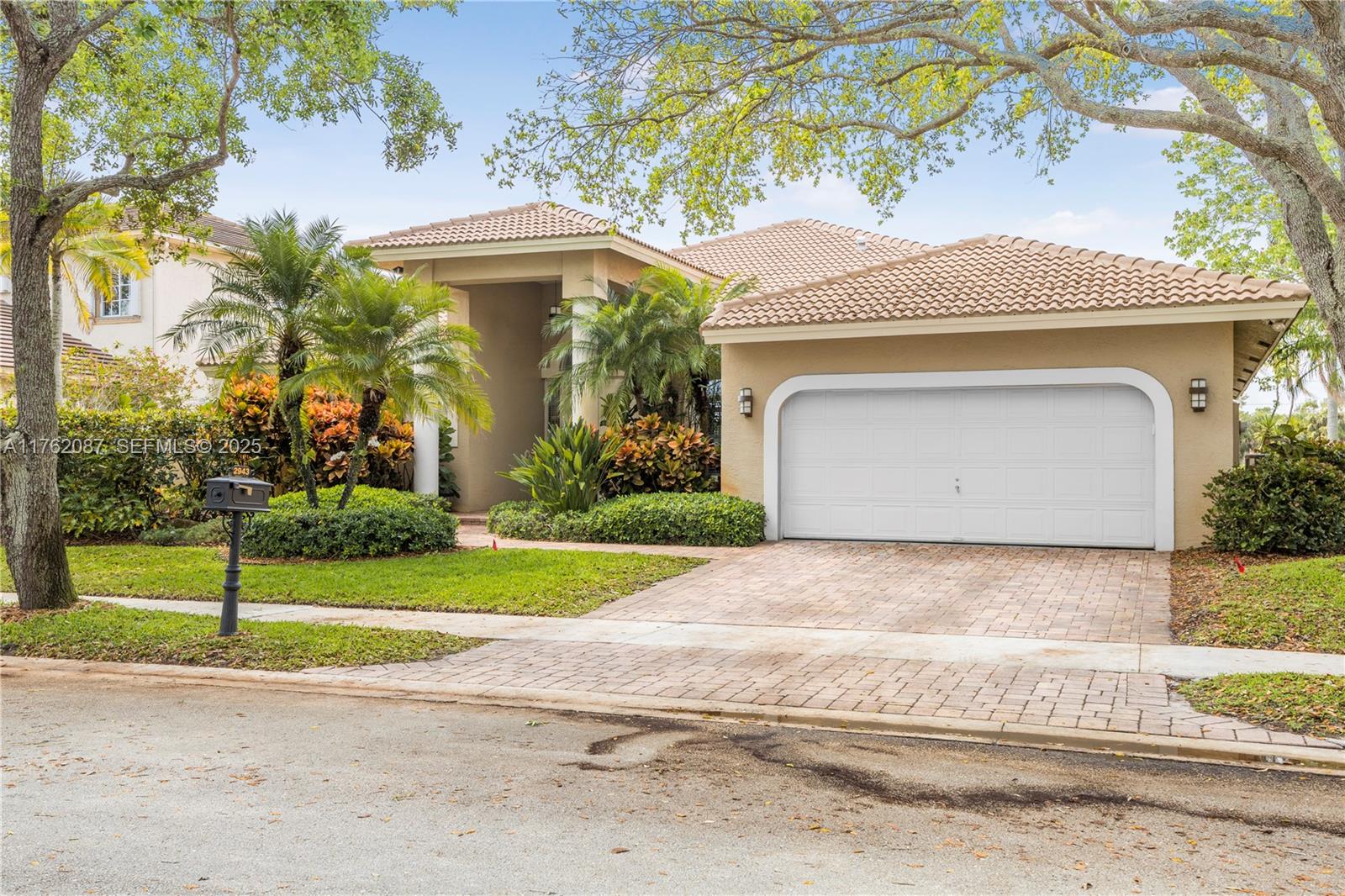 2943 Oakbrook Drive Weston, FL 33332 - Photo 2 of 42