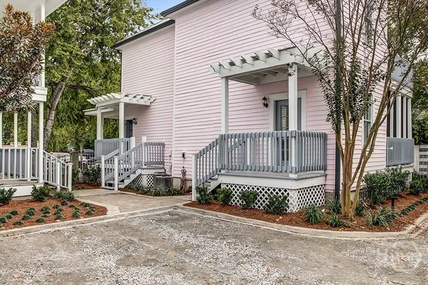 $1,800 | 1309 Jefferson Street, Unit A, Savannah, GA 31401