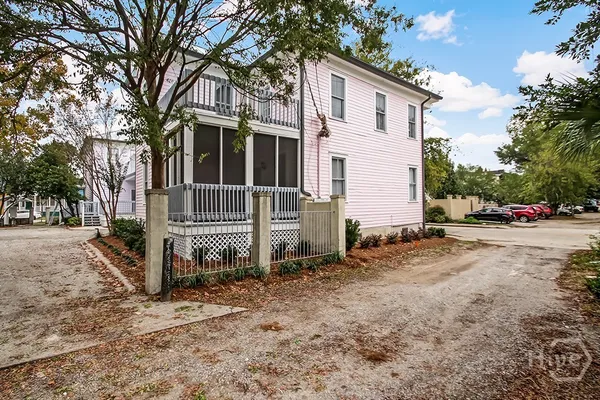 $1,800 | 1309 Jefferson Street, Unit A, Savannah, GA 31401