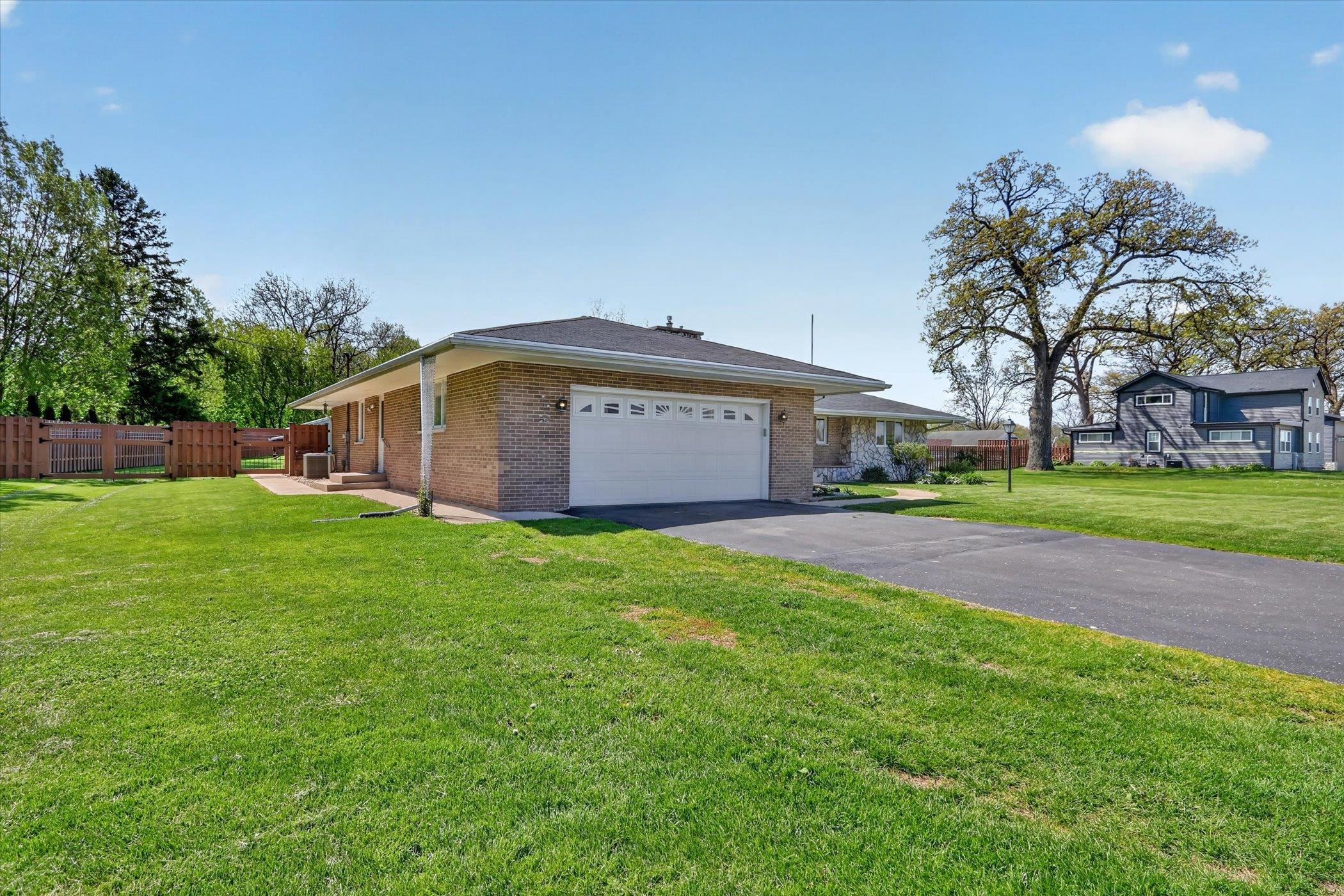 5138 East County Road South Beloit, WI 53511 - Photo 4 of 73