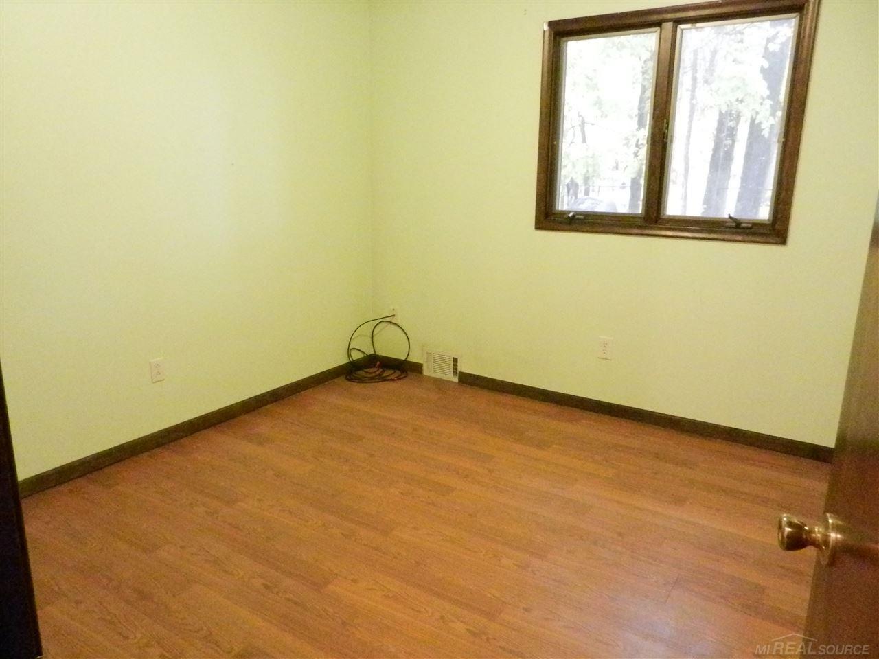 11367 Common Road Warren, MI 48093 - Photo 28 of 44 31364535-27.JPG