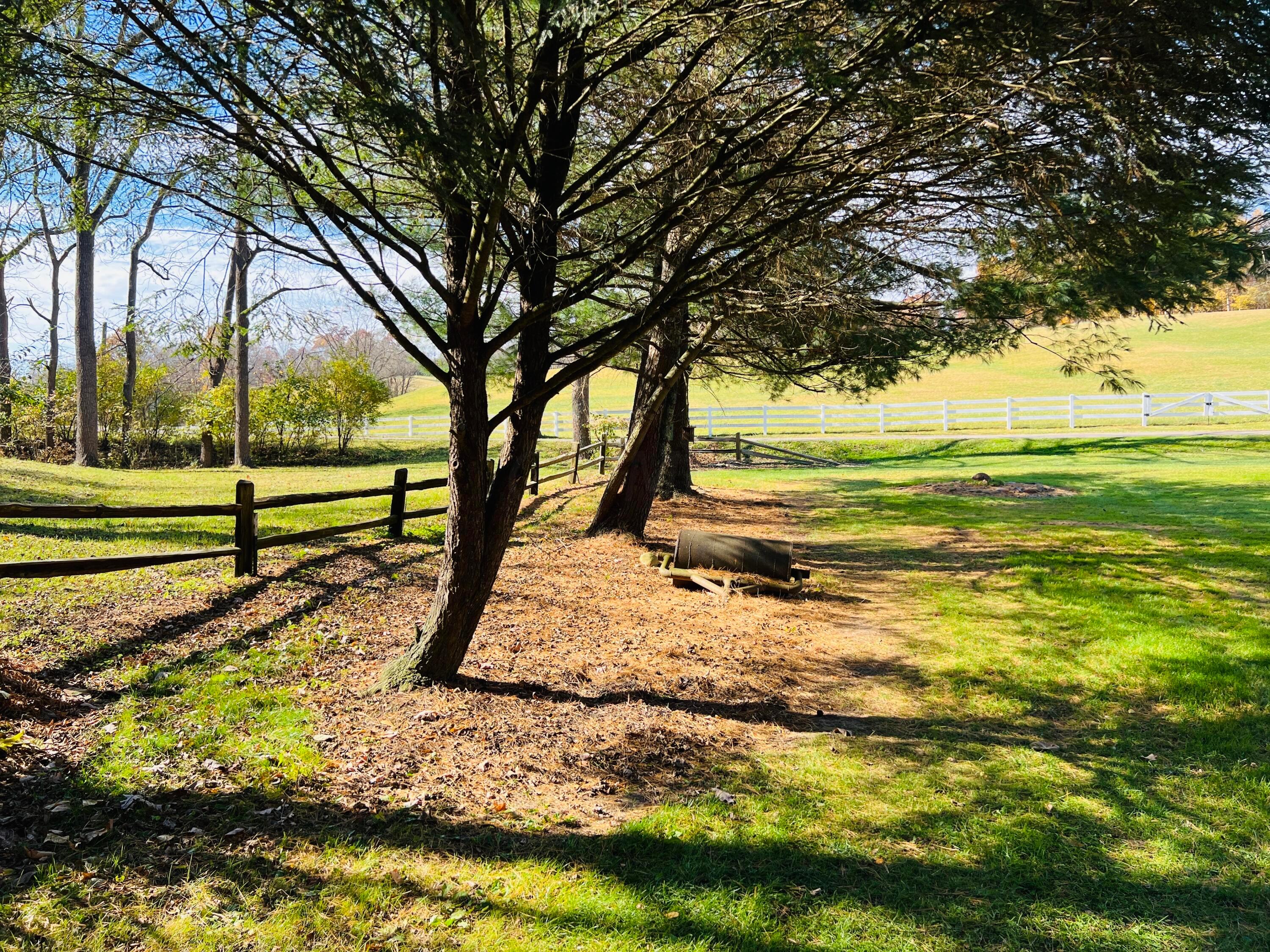 10424 Hazel Dell Road Howard, OH 43028 - Photo 4 of 20 E38DE175-0D6C-49EE-B49C-23082A74D400