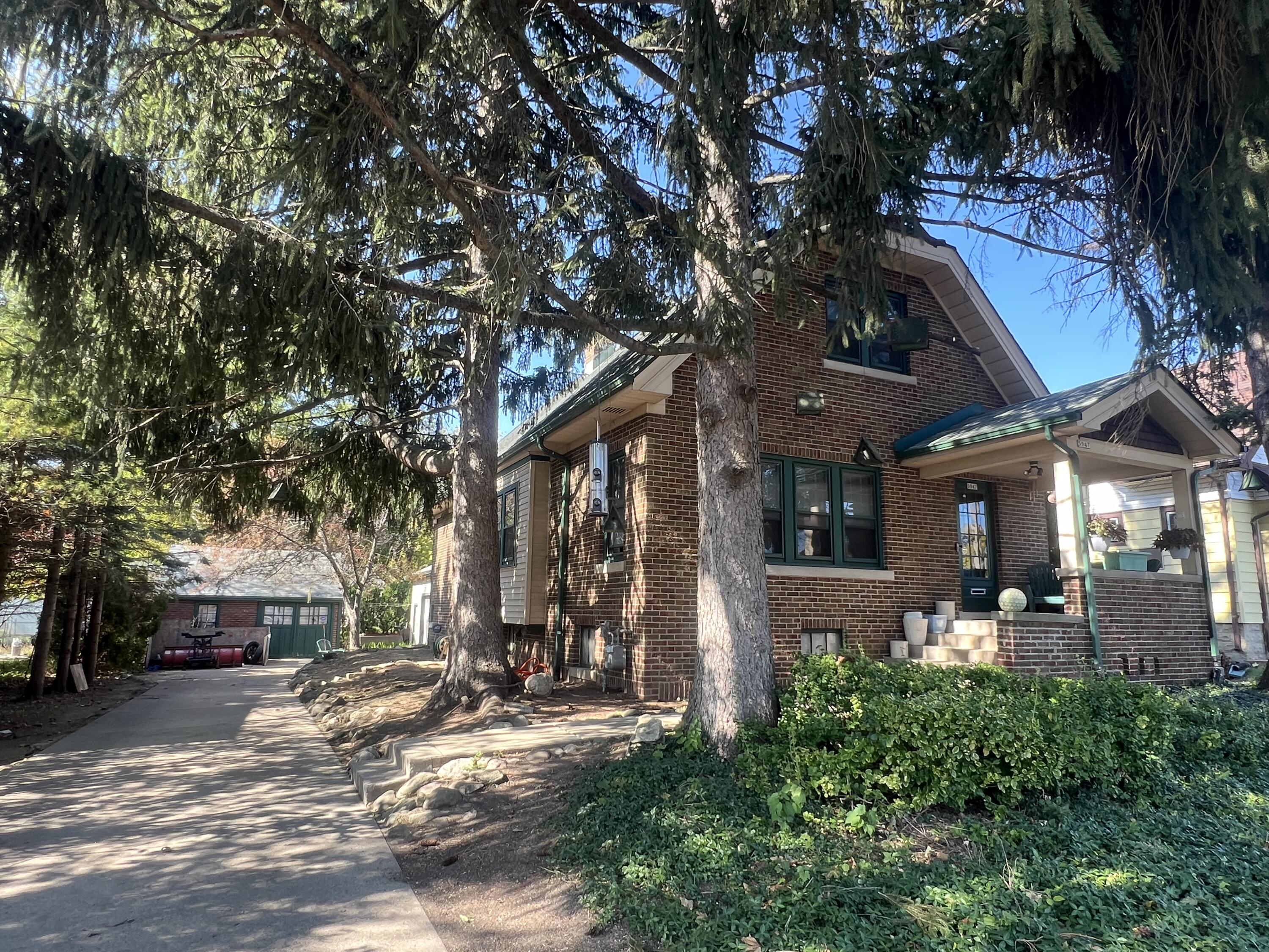 5947 North 35th Street Milwaukee, WI 53209 - Photo 2 of 41 IMG_1081