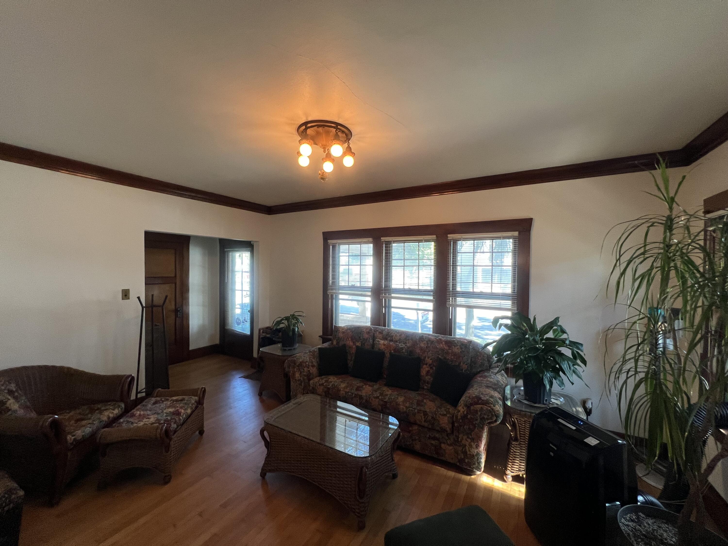 5947 North 35th Street Milwaukee, WI 53209 - Photo 9 of 41 IMG_1105