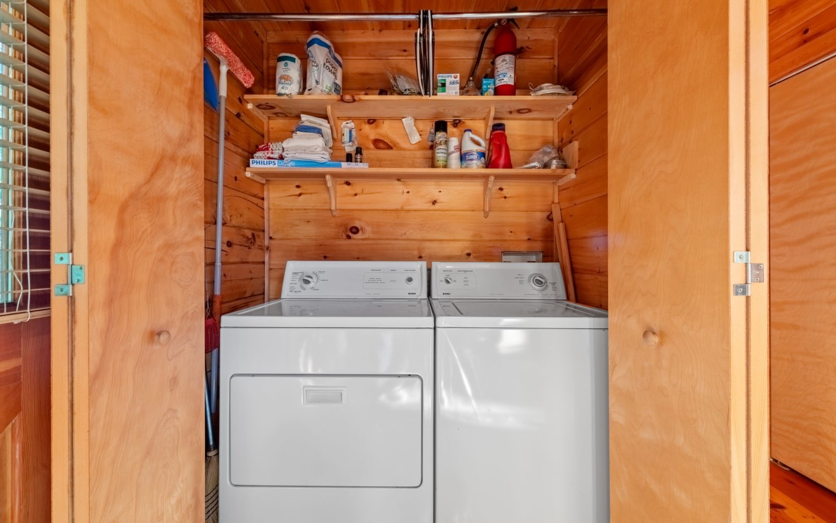 29 Maggie Chapman Road Blue Ridge, GA 30513 - Photo 15 of 40 a utility room with dryer and washer