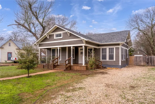 $319,999 | 711 Bois D'Arc Street, Lockhart, TX 78644