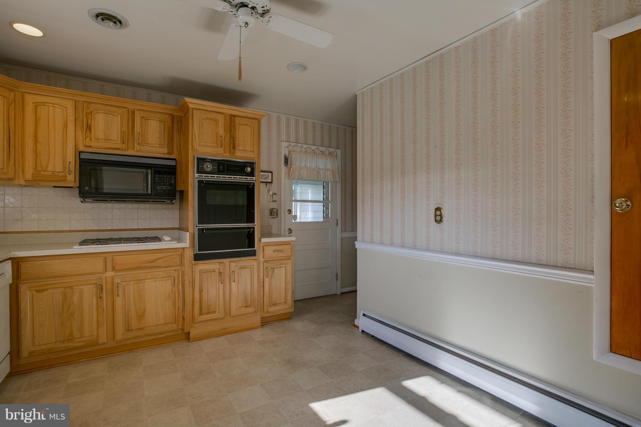2813 Pinewick Road Ellicott City, MD 21042 - Photo 11 of 26 Kitchen