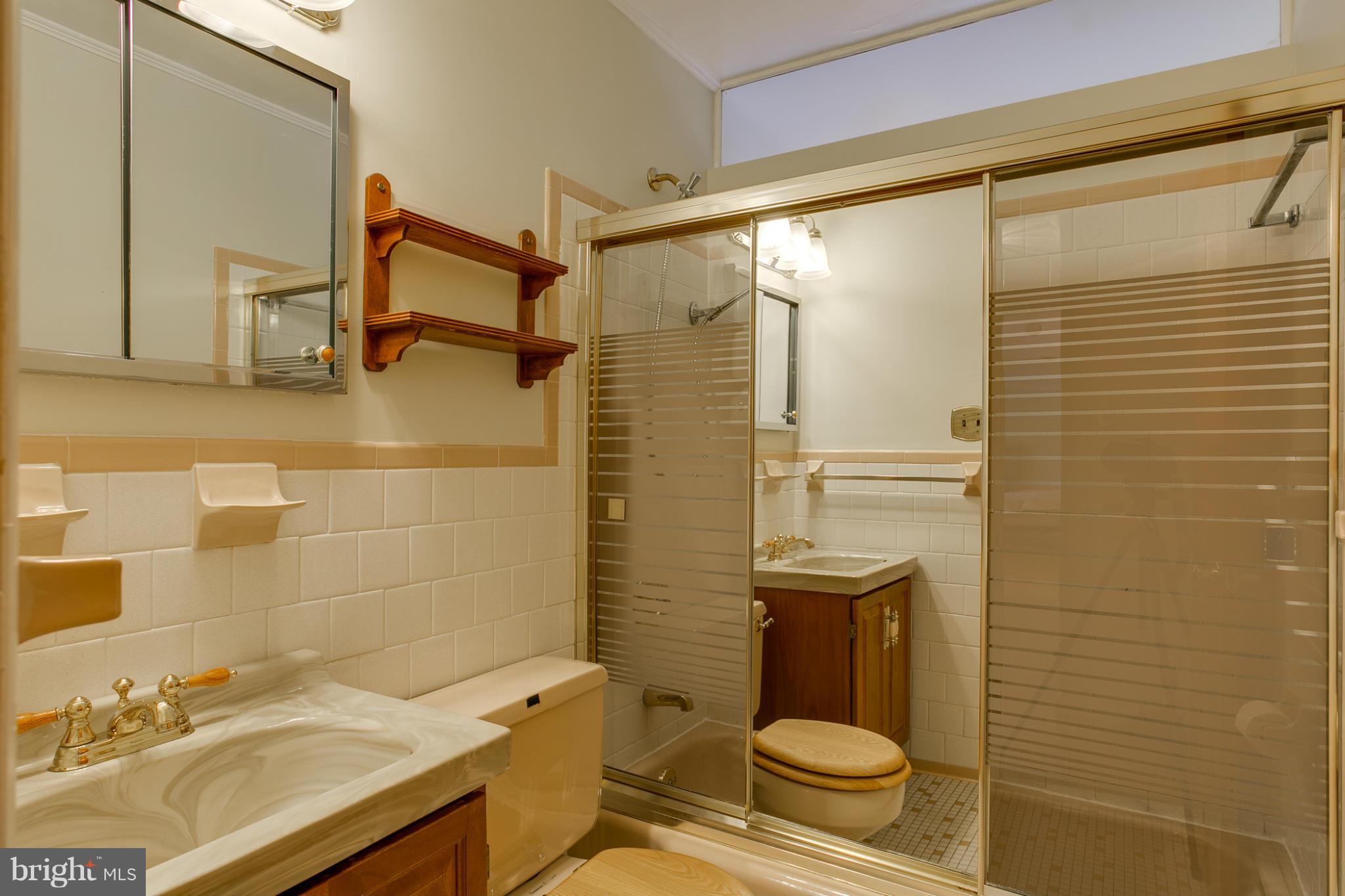 2813 Pinewick Road Ellicott City, MD 21042 - Photo 17 of 26 Bath
