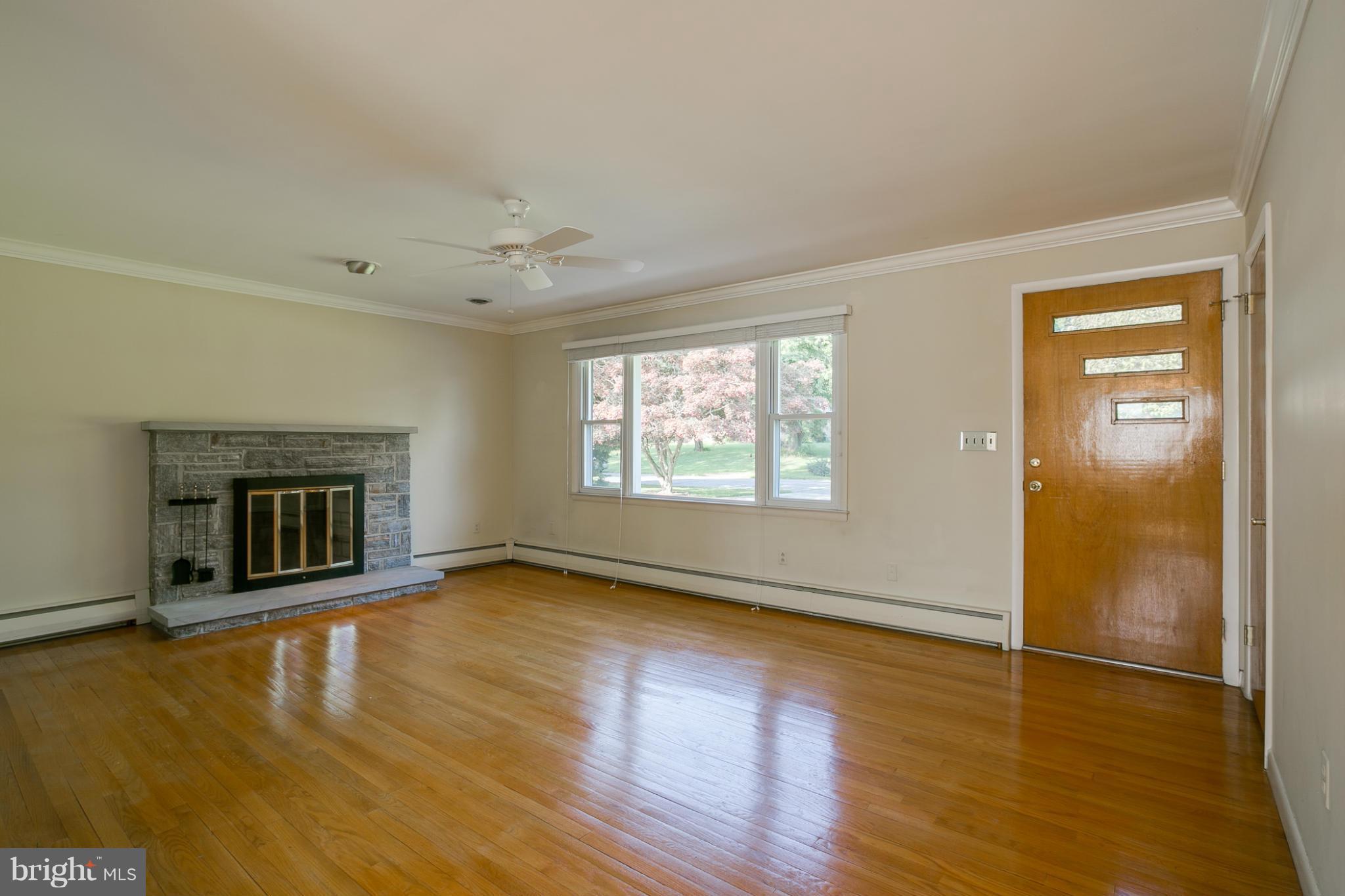 2813 Pinewick Road Ellicott City, MD 21042 - Photo 3 of 26 Living Room