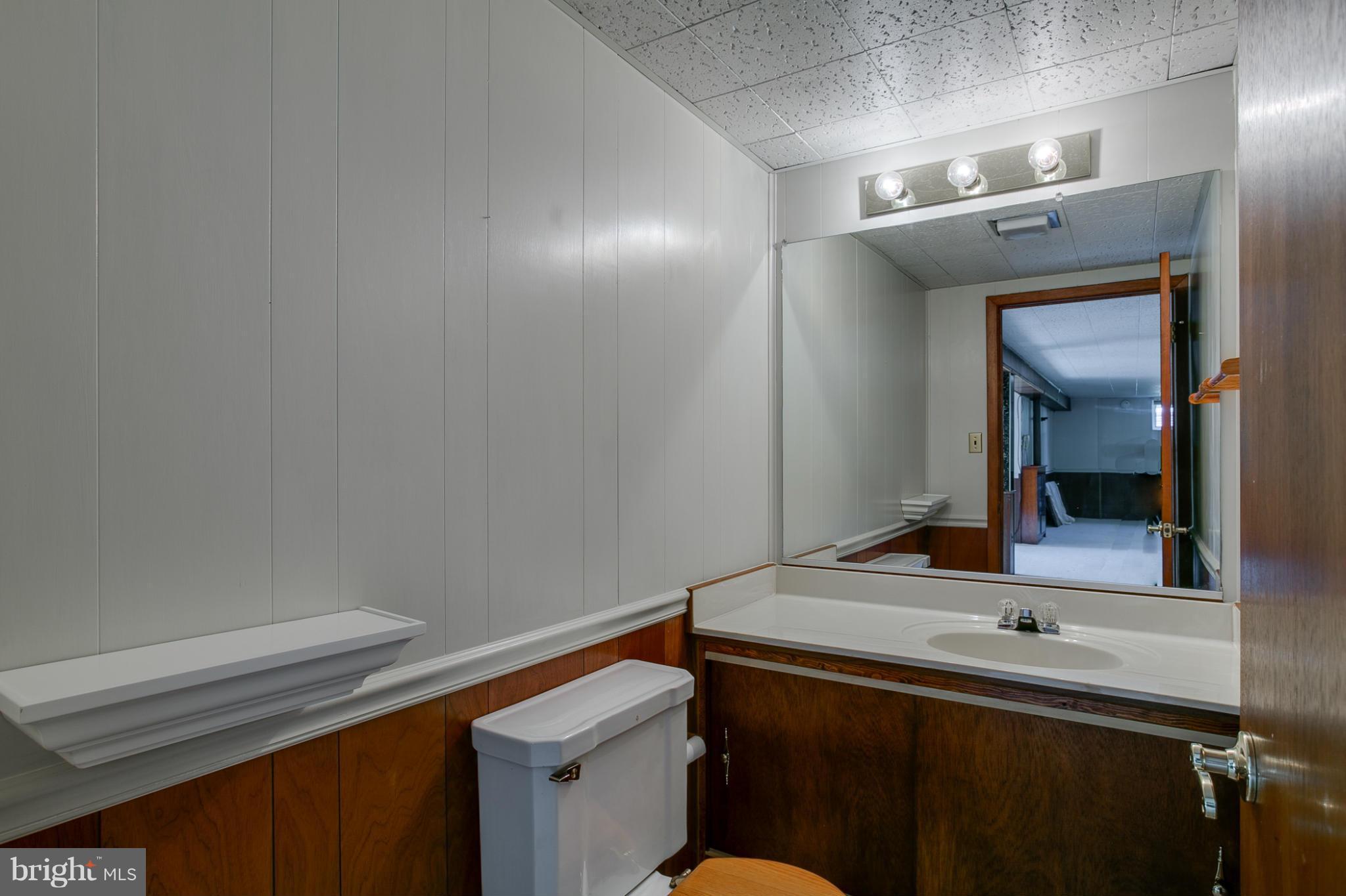 2813 Pinewick Road Ellicott City, MD 21042 - Photo 23 of 26 Bath