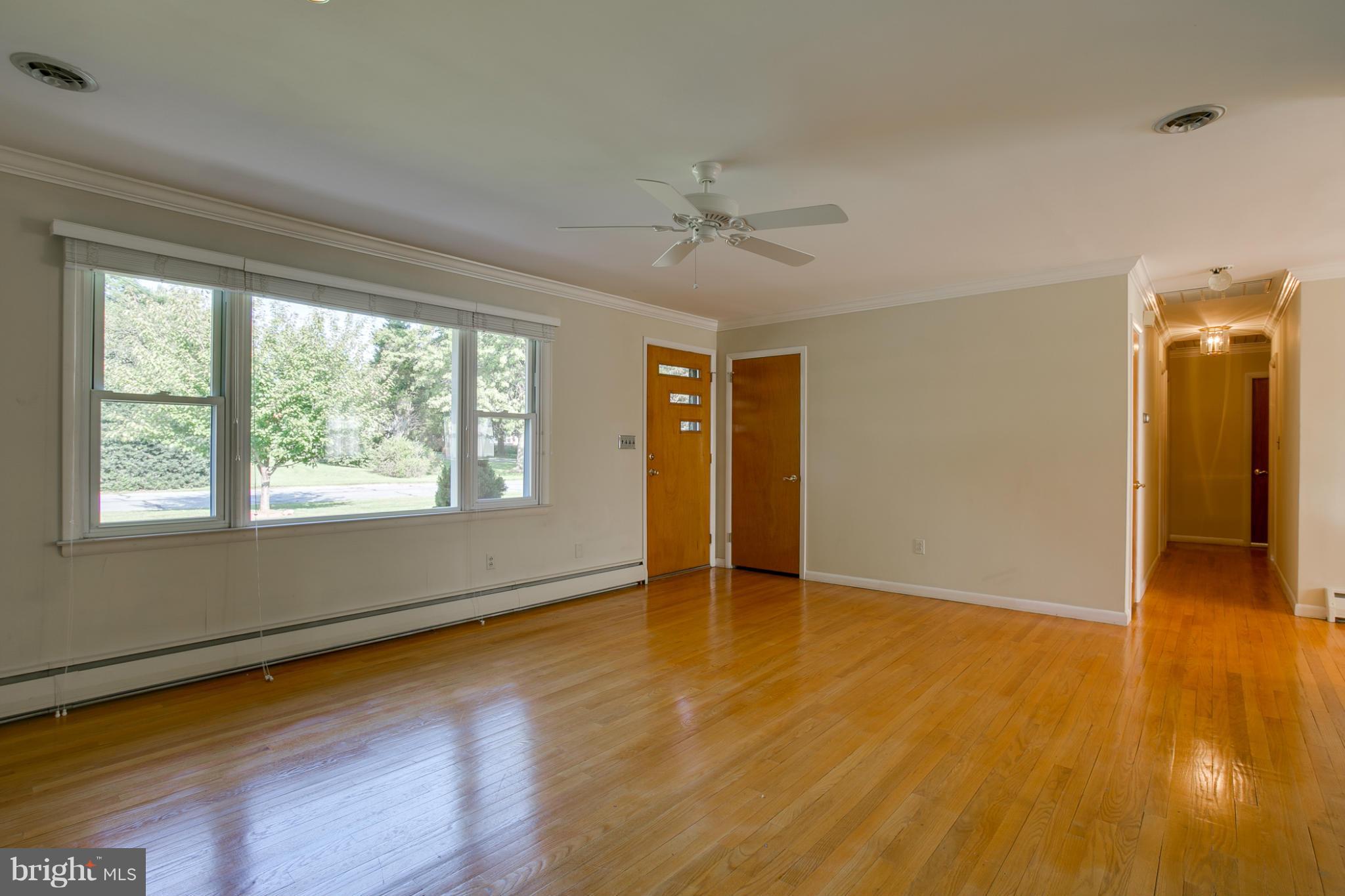 2813 Pinewick Road Ellicott City, MD 21042 - Photo 4 of 26 Living Room