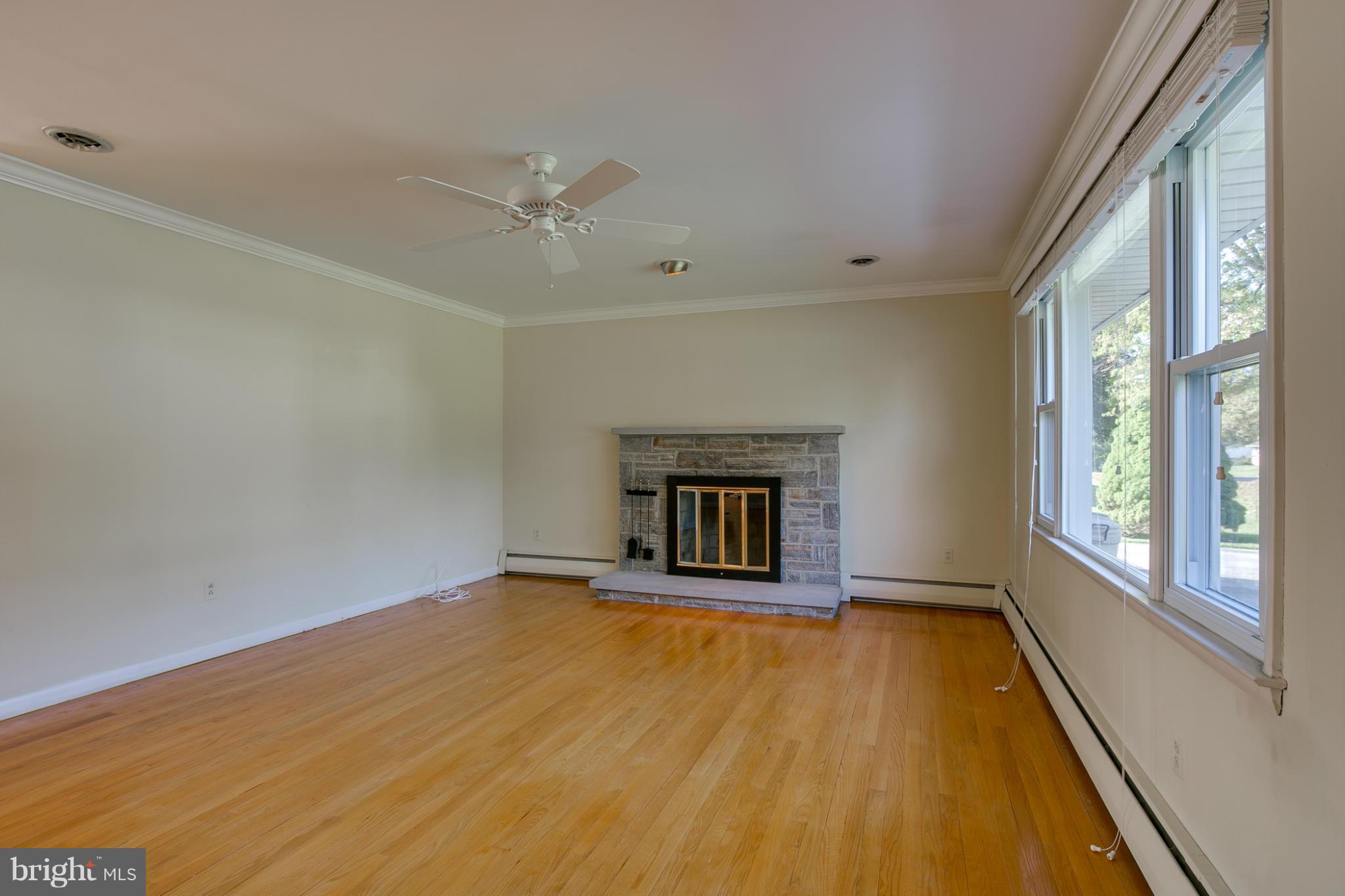 2813 Pinewick Road Ellicott City, MD 21042 - Photo 5 of 26 Living Room