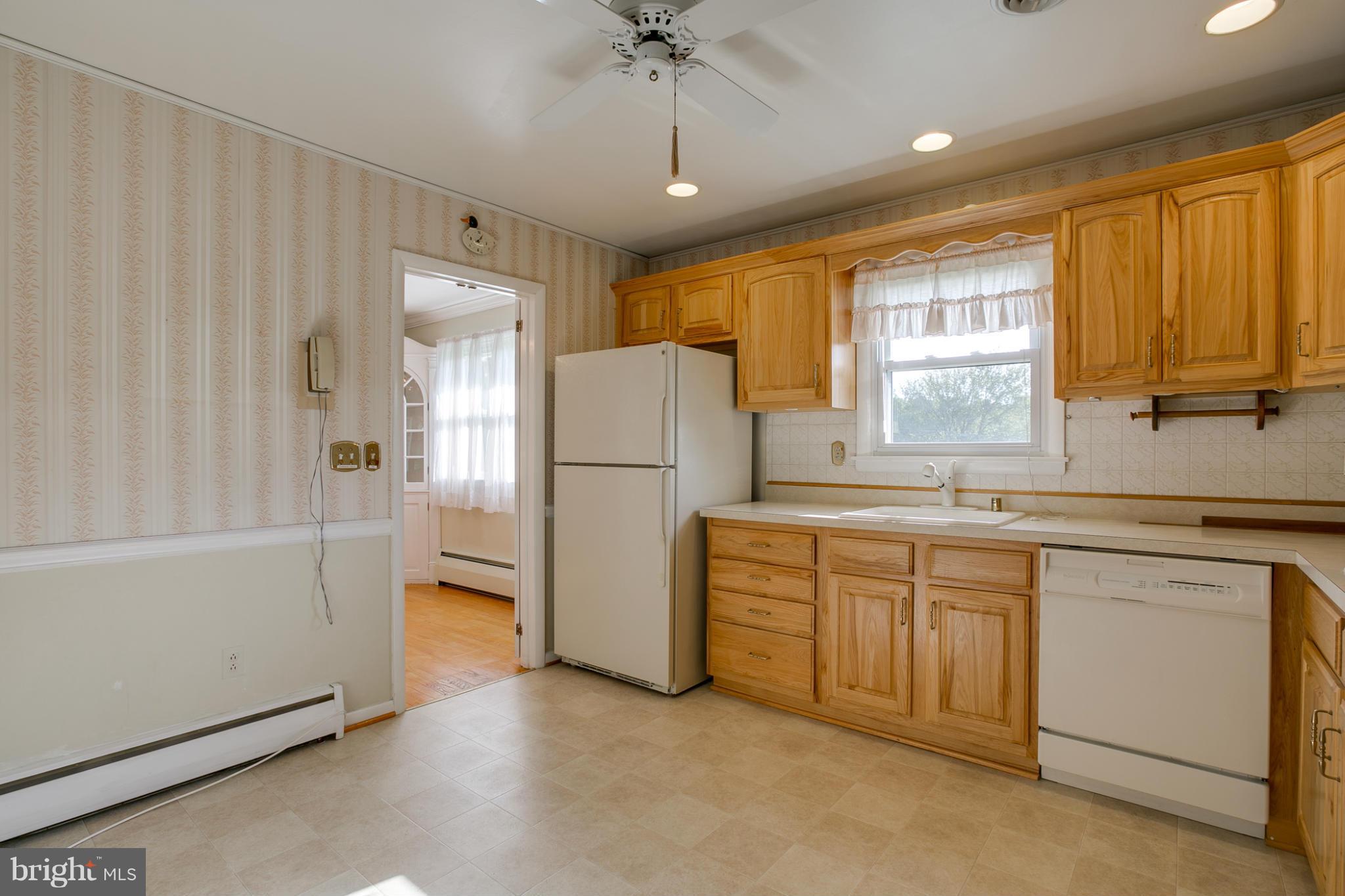 2813 Pinewick Road Ellicott City, MD 21042 - Photo 10 of 26 Kitchen
