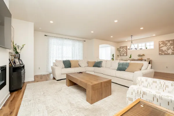 $649,900 | 14962 Artaine Trail, Rosemount, MN 55068