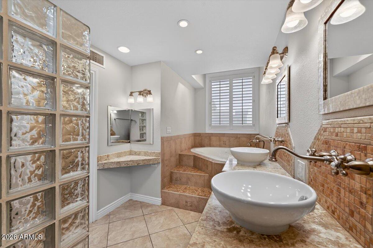 5750 North 10th Street, Unit 5 Phoenix, AZ 85014 - Photo 18 of 39 32-A746857