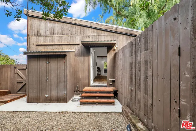 a view of a back yard of the house