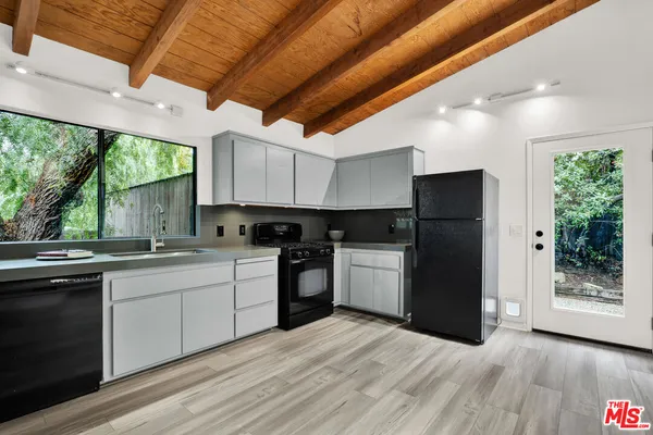 $4,600 | 2039 Tuna Canyon Road, Unit A, Topanga, CA 90290