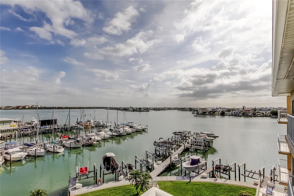 425 150th Avenue, Unit 2504 Madeira Beach, FL 33708 - Photo 3 of 41