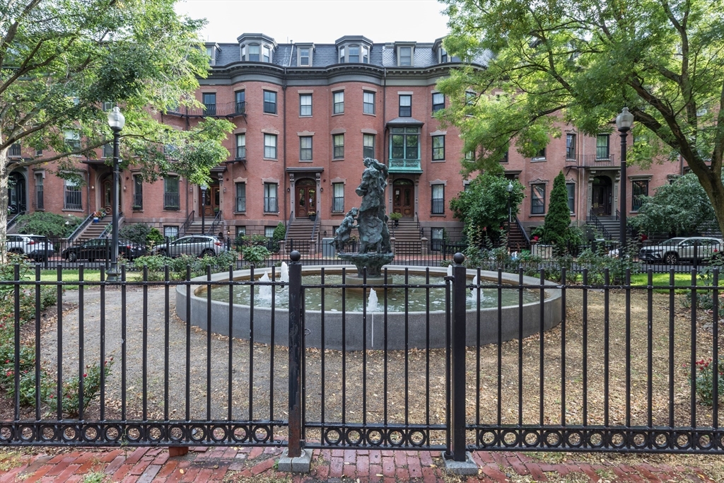21 Worcester Square, Unit 2 Boston, MA 02118 - Photo 23 of 23 a view of a building with a small yard
