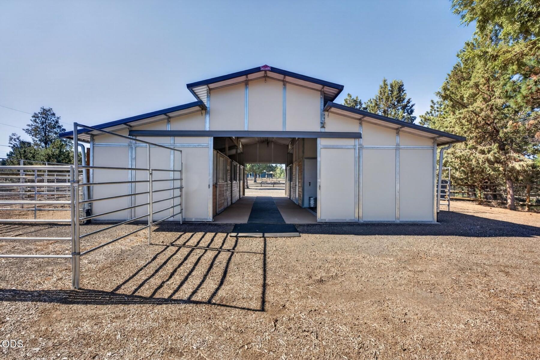 60376 Arnold Market Road Bend, OR 97702 - Photo 34 of 47