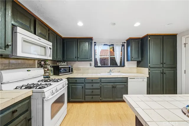 $420,000 | 42290 Mayberry Avenue, Hemet, CA 92544