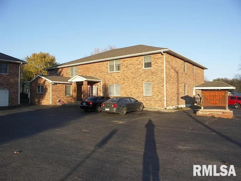 555 East Madison Street Riverton, IL 62561 - Photo 1 of 14