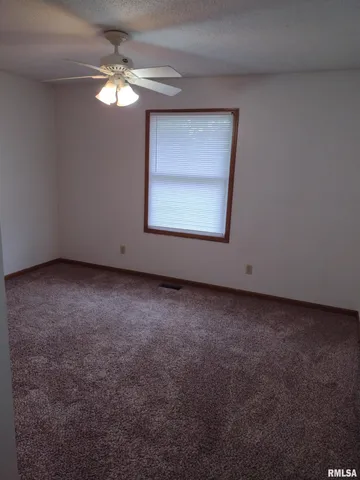 $575,000 | 555 East Madison Street, Riverton, IL 62561