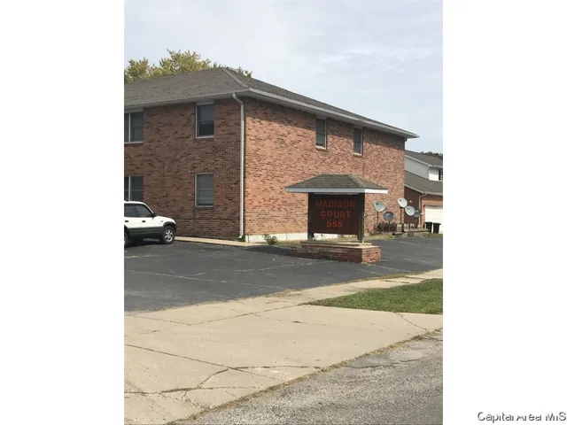 $575,000 | 555 East Madison Street, Riverton, IL 62561