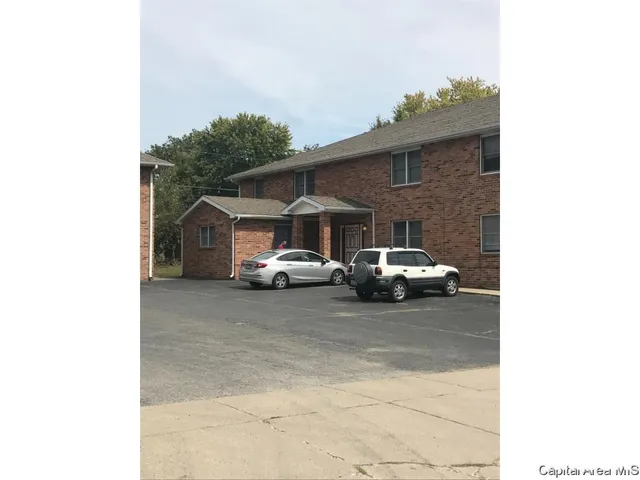 $575,000 | 555 East Madison Street, Riverton, IL 62561