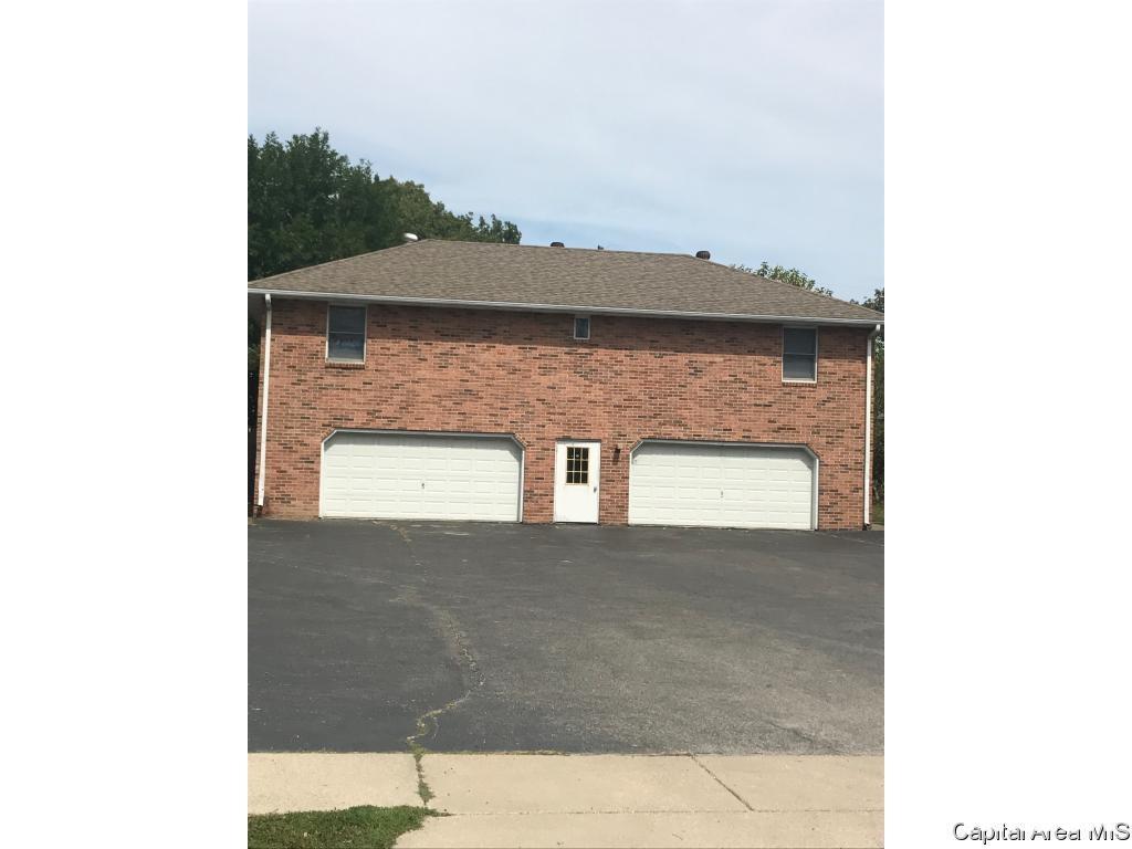 555 East Madison Street Riverton, IL 62561 - Photo 4 of 14