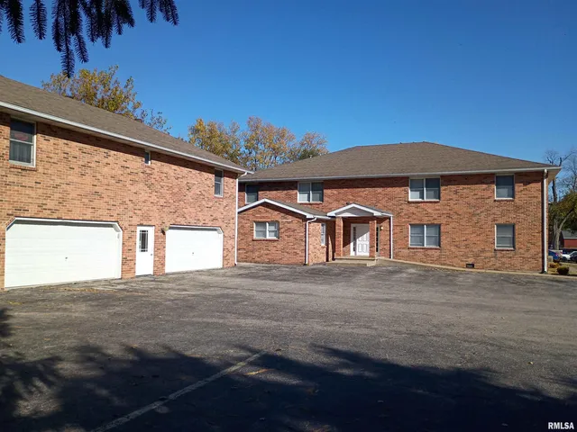 $575,000 | 555 East Madison Street, Riverton, IL 62561