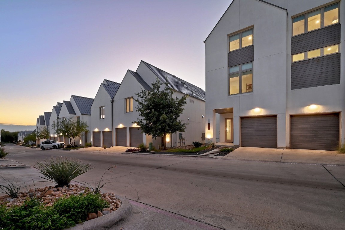 2512 Watkins Way Austin, TX 78746 - Photo 1 of 37