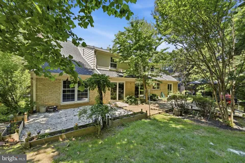 $1,375,000 | 9004 Copenhaver Drive, Potomac, MD 20854