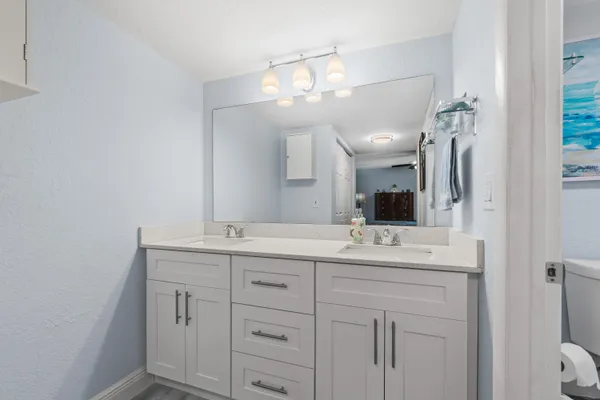 $294,999 | 11255 Green Lake Drive, Unit 203, Boynton Beach, FL 33437