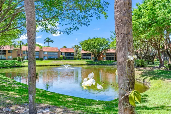 $294,999 | 11255 Green Lake Drive, Unit 203, Boynton Beach, FL 33437