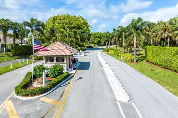$294,999 | 11255 Green Lake Drive, Unit 203, Boynton Beach, FL 33437