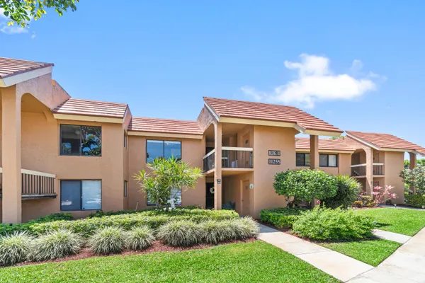 $294,999 | 11255 Green Lake Drive, Unit 203, Boynton Beach, FL 33437