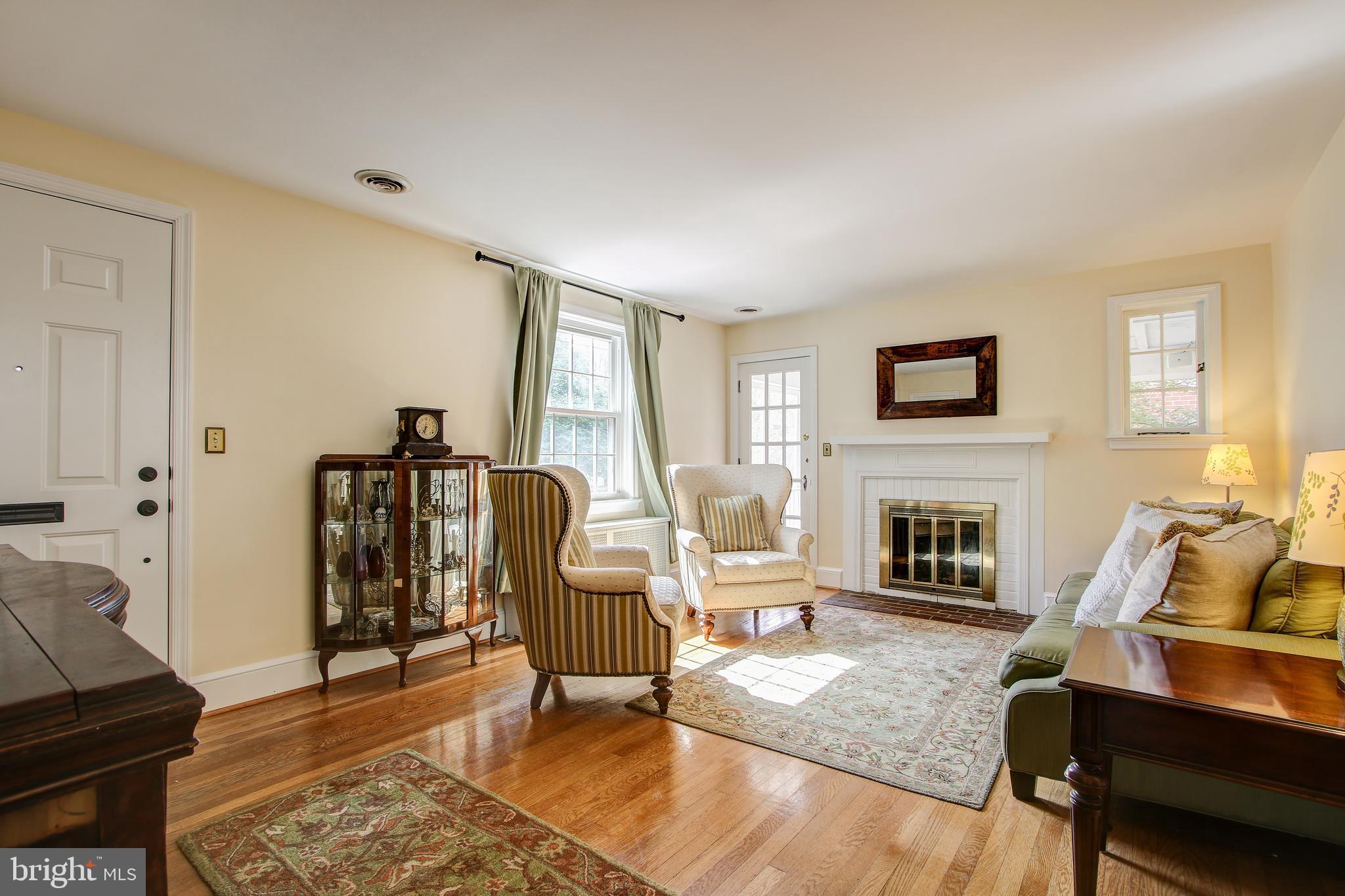10008 Dallas Avenue Silver Spring, MD 20901 - Photo 4 of 29 Gallery Image 4