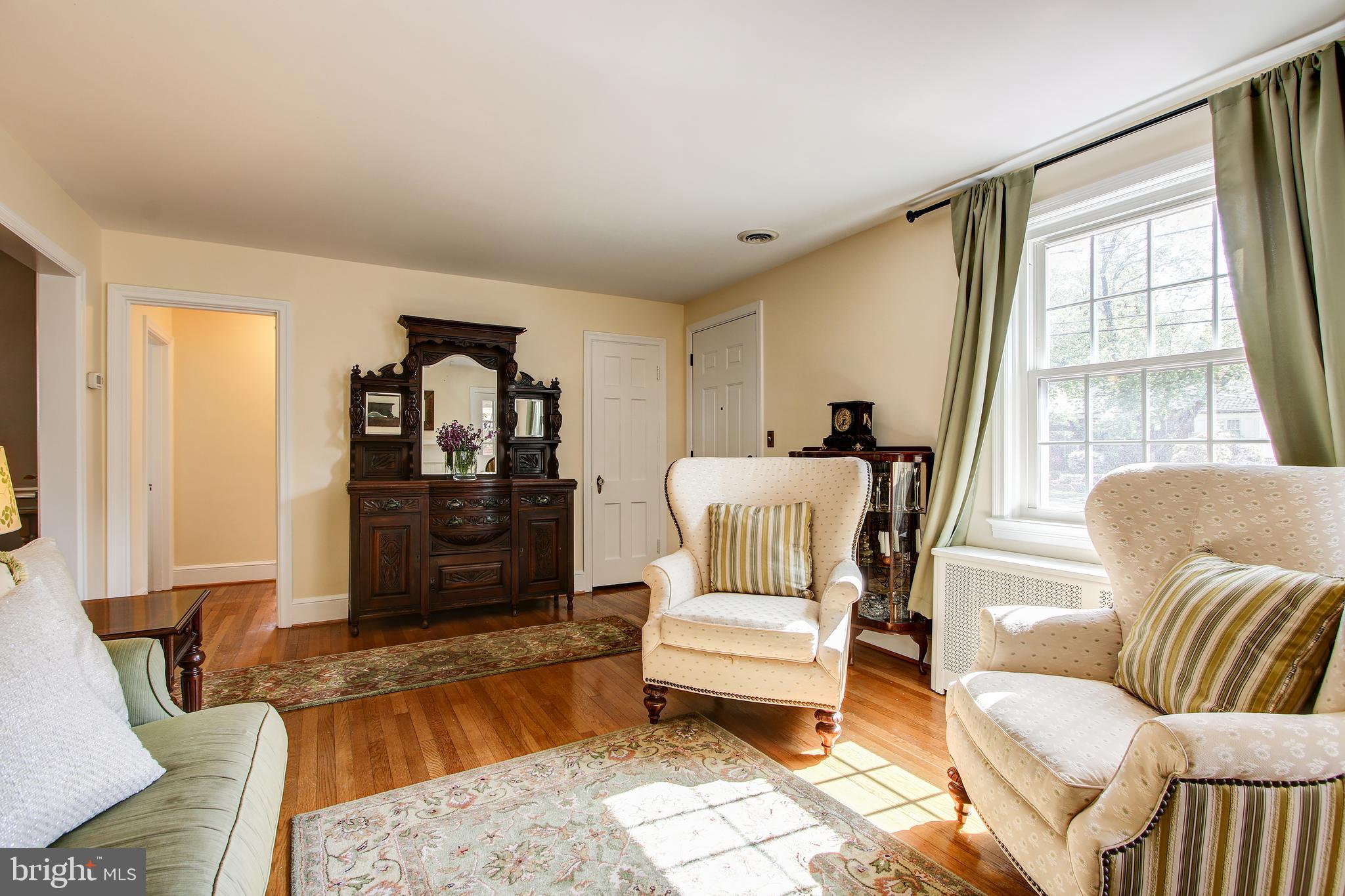 10008 Dallas Avenue Silver Spring, MD 20901 - Photo 5 of 29 Gallery Image 5