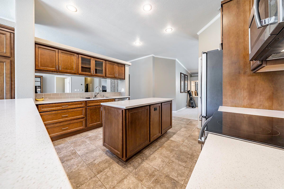 2010 Stewart Road Grants Pass, OR 97526 - Photo 7 of 32 kitchen.1