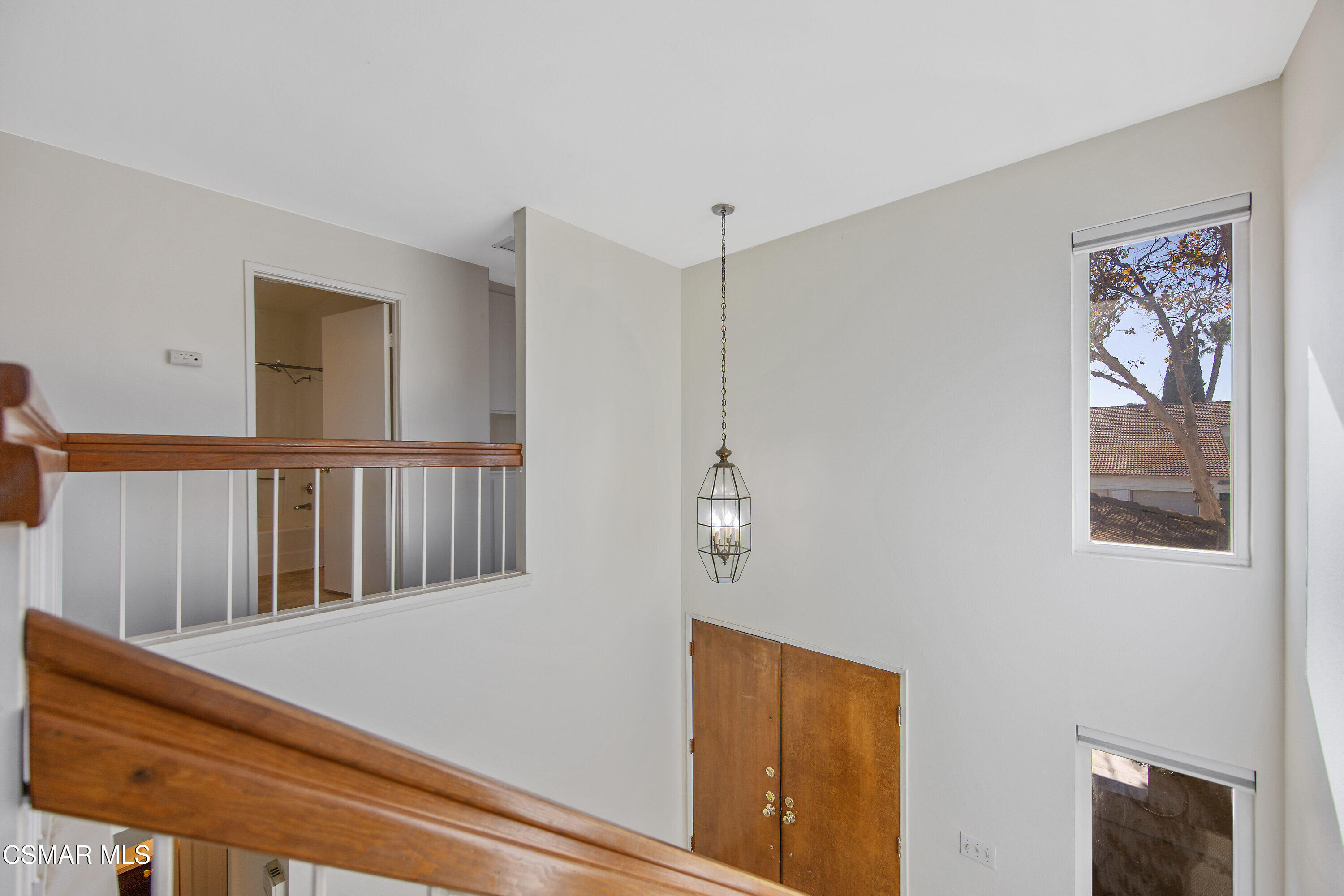 11833 Nightingale Street Moorpark, CA 93021 - Photo 19 of 46 a view of a hallway