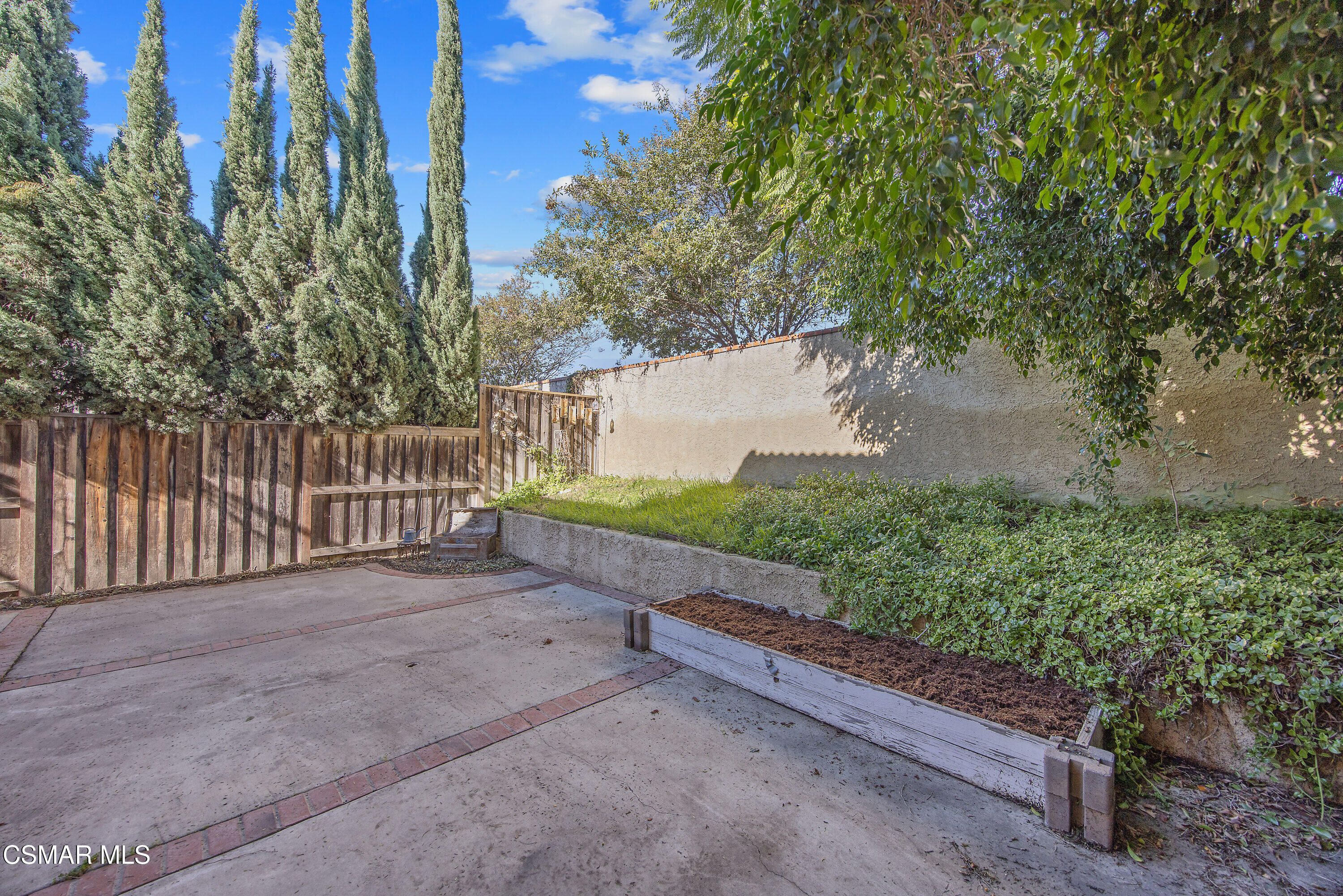 11833 Nightingale Street Moorpark, CA 93021 - Photo 32 of 46 a view of a garden with wooden fence