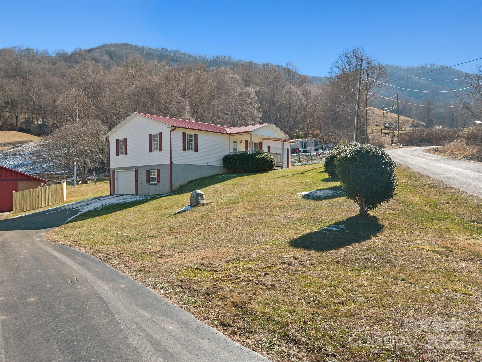 233 Elbert Burnett Road Canton, NC 28716 - Photo 4 of 30