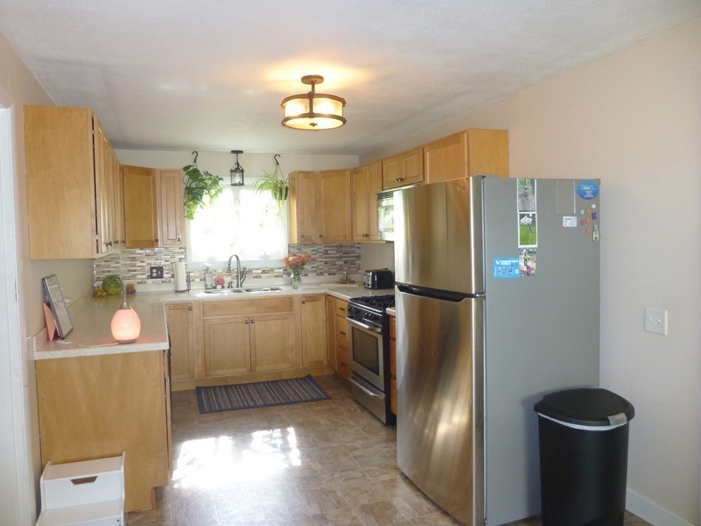 15 Ridge Road West Brookfield, MA 01585 - Photo 3 of 29 Gallery Image 3