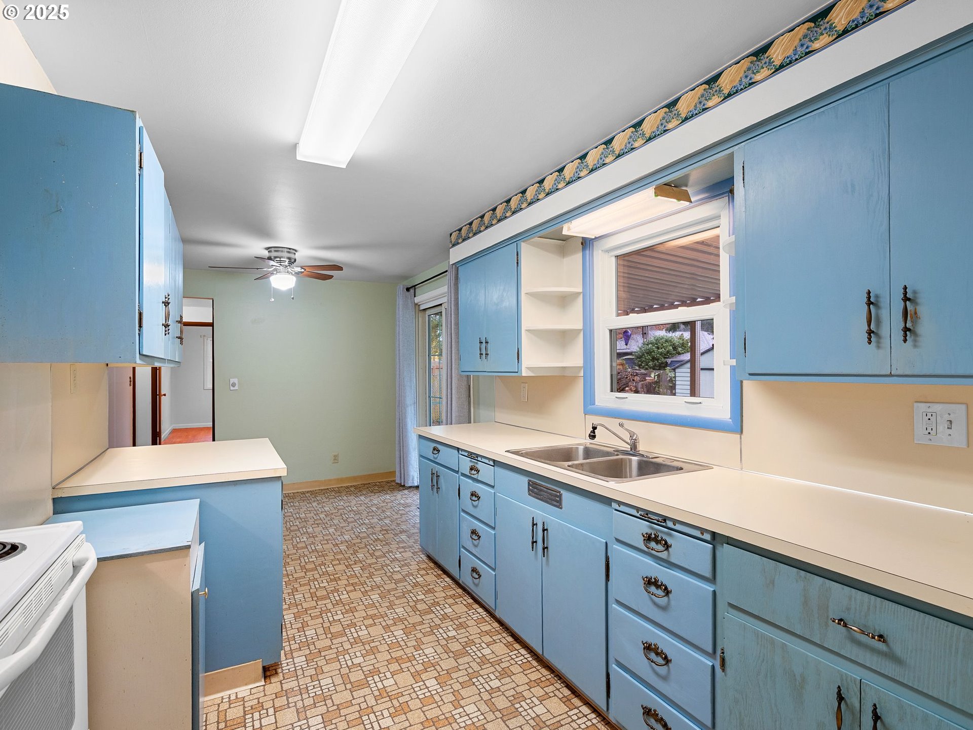 426 Northeast 116th Place Portland, OR 97220 - Photo 11 of 42 a bathroom with a sink and a bathtub