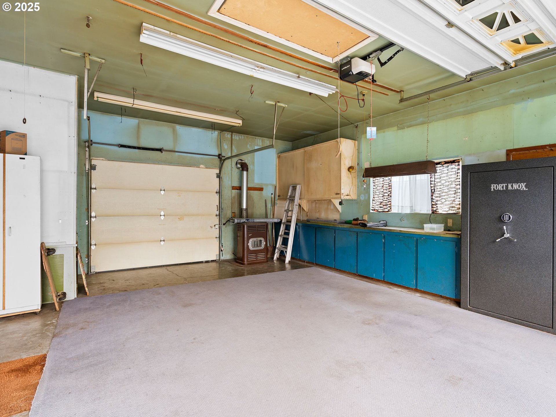 426 Northeast 116th Place Portland, OR 97220 - Photo 28 of 42 a view of a garage