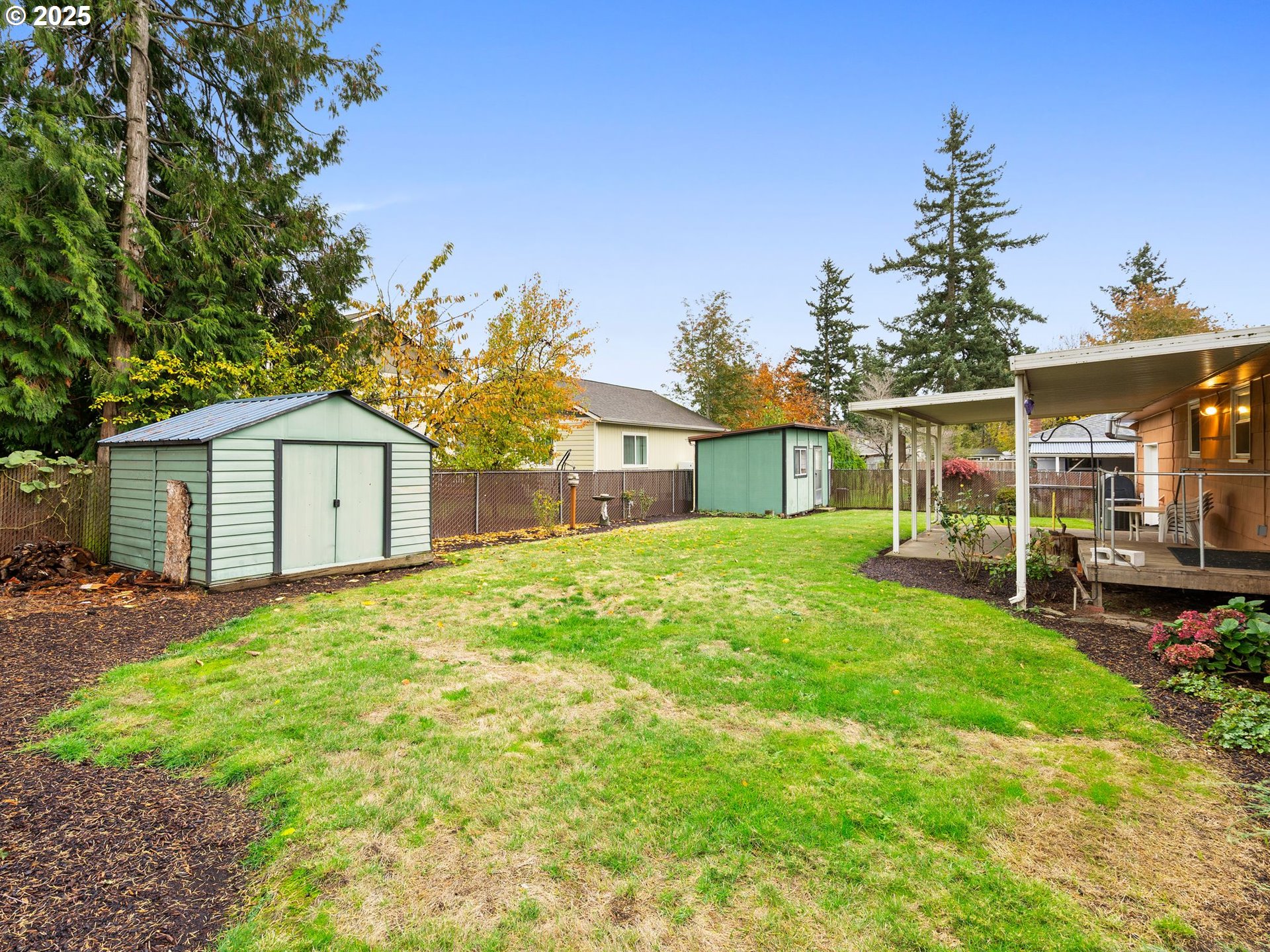 426 Northeast 116th Place Portland, OR 97220 - Photo 37 of 42 a house view with a garden space